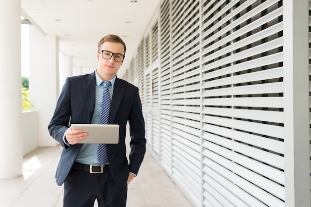 Joven empresario confiado