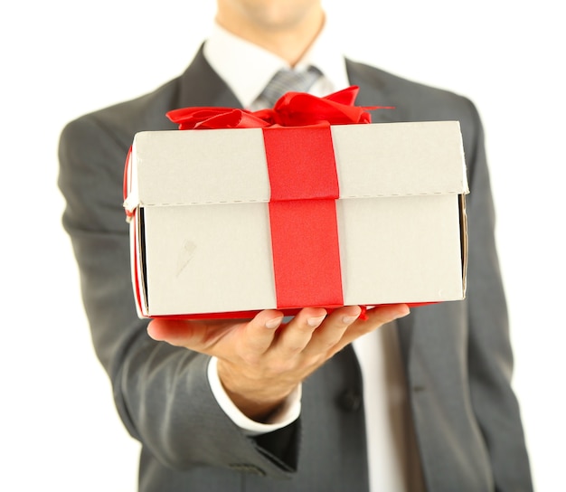 Joven empresario presente caja de regalo, aislado en superficie blanca