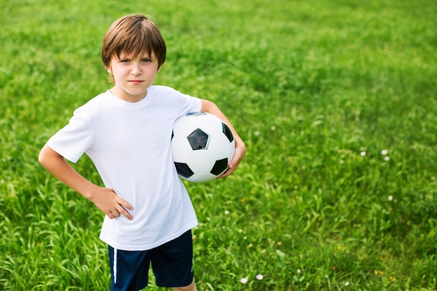 Joven, en, equipo de fútbol