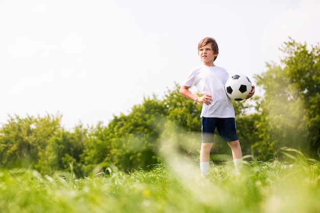 Joven, en, equipo de fútbol