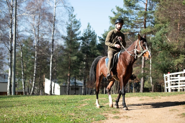 joven, equitación, un, caballo