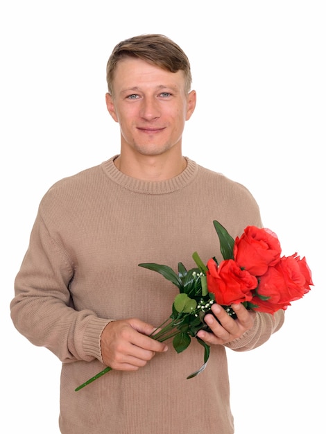 joven feliz listo para el día de San Valentín