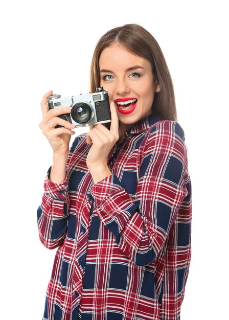 Joven fotógrafa en blanco