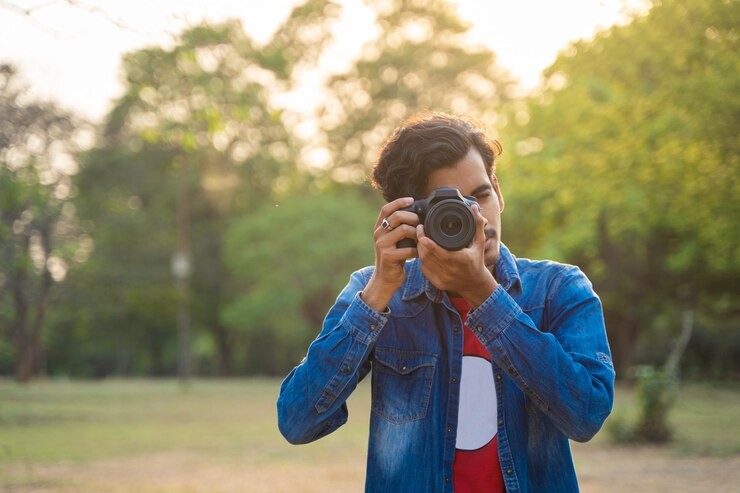 Joven fotógrafo indio profesional
