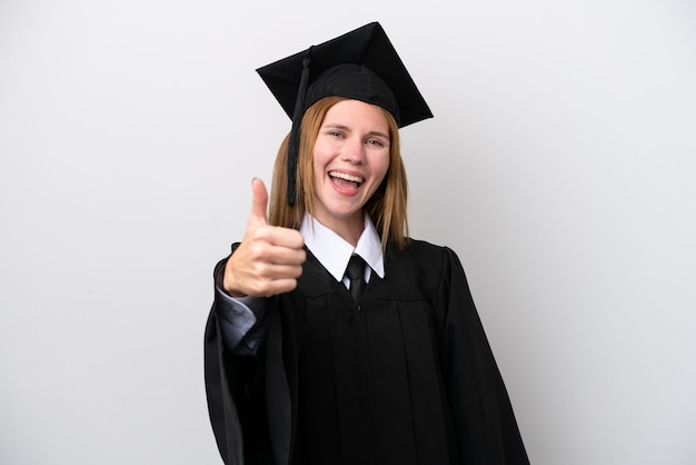 Joven graduada universitaria inglesa aislada de fondo blanco con los pulgares hacia arriba porque algo bueno ha sucedido