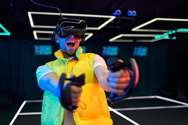 Foto joven guapo con gafas de realidad virtual. vr, juegos, entretenimiento, concepto de tecnología futura.