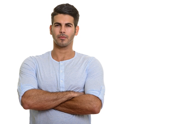 Foto joven guapo persa con los brazos cruzados