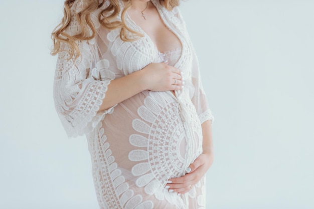 Foto joven hermosa mujer embarazada en casa embarazo descanso personas y concepto de expectativa estar embarazada es uno de los mayores milagros del mundo
