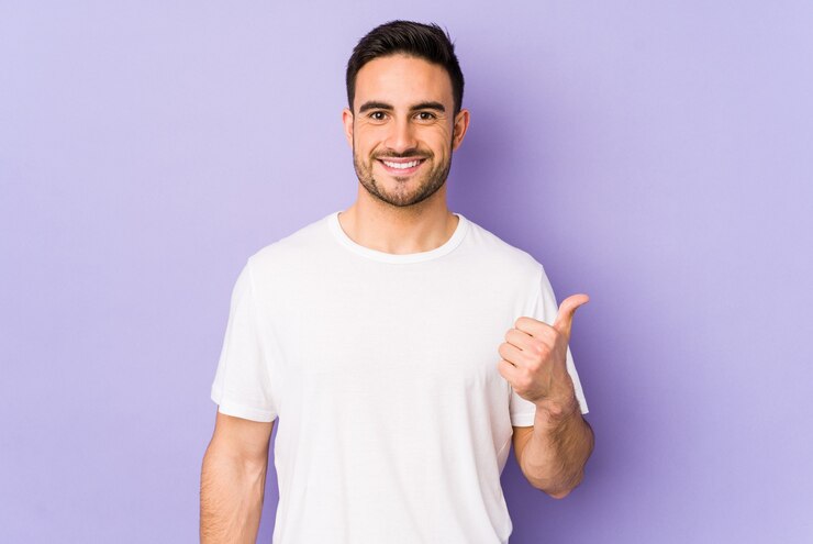 Foto joven hombre caucásico