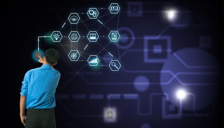 Foto joven hombre de negocios señalando el icono del botón