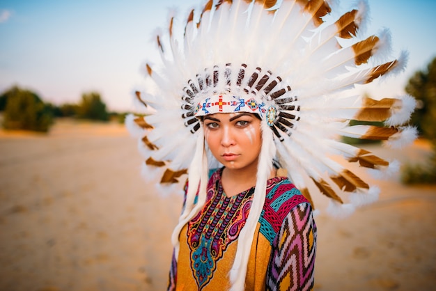 Foto joven india americana en traje tradicional