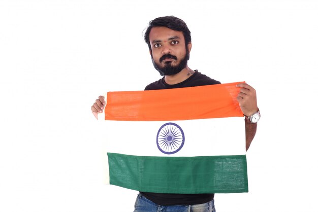 Joven indio con la bandera india