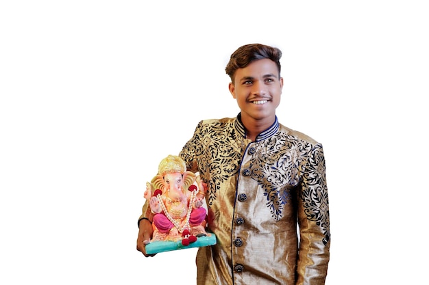 Joven indio con Lord Ganesha celebrando el festival de Ganesha