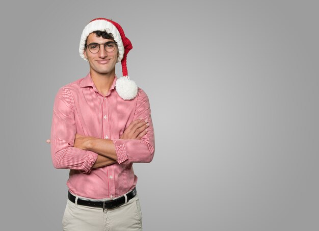 Joven inteligente en Navidad