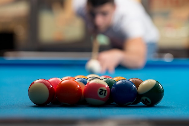 Foto joven, juego, snooker