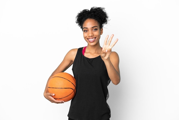 Joven jugador de baloncesto mujer latina aislada sobre fondo blanco feliz y contando tres con los dedos