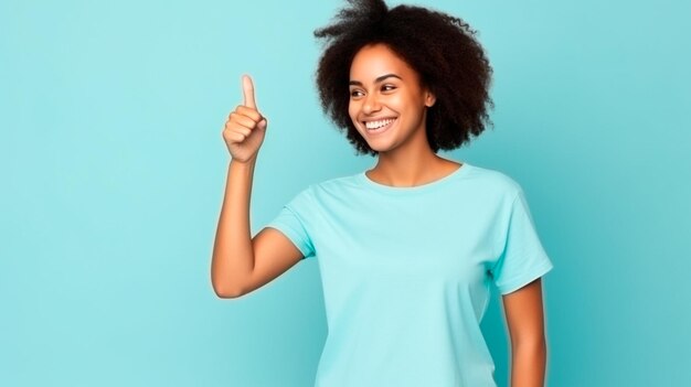 joven latina vestida con ropa casual mostrando y señalando el dedo con el número uno mientras sonríe confiada y feliz