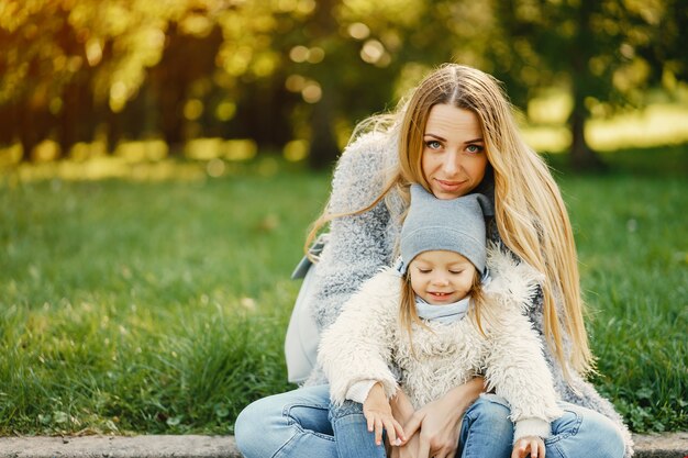 Joven madre con niño pequeño