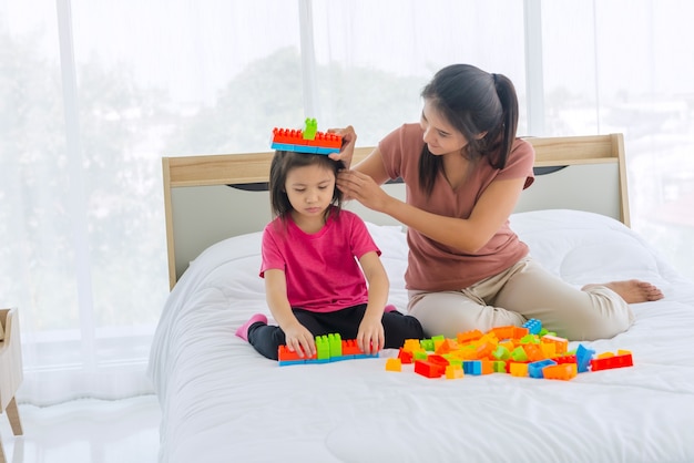 la joven madre y su hija