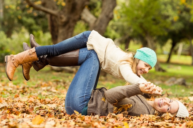 Joven madre con su hija