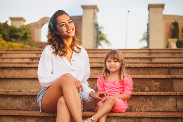 Joven madre con su hija