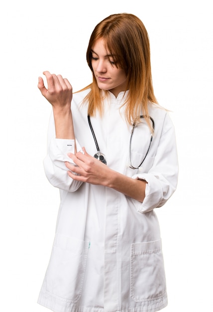 Joven médico mujer