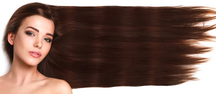 Foto joven morena con cabello largo y saludable