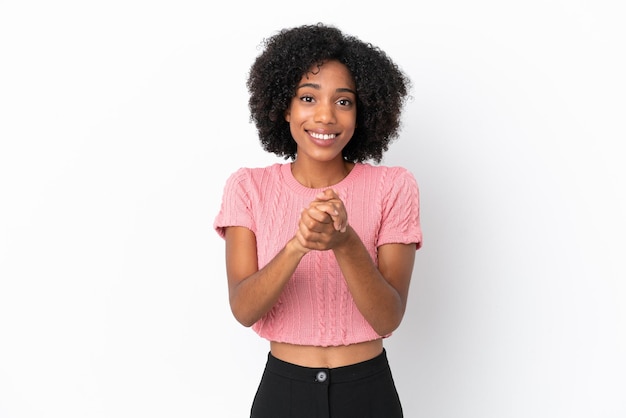 Joven, mujer americana africana, aislado, blanco, plano de fondo, reír