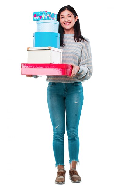 Joven mujer bonita con concepto de caja de regalo