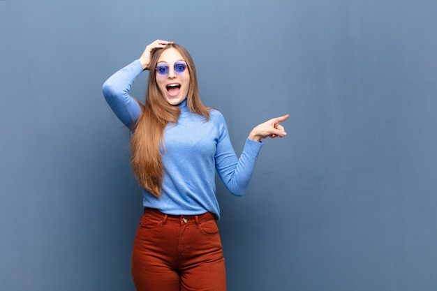 Joven mujer bonita con gafas de sol