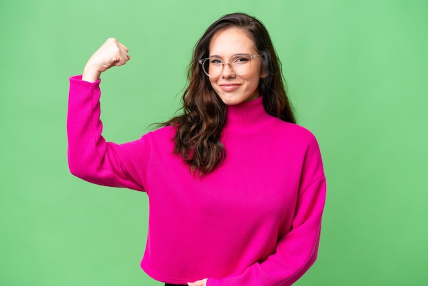 Foto joven mujer caucásica aislada sobre un fondo aislado haciendo un gesto fuerte