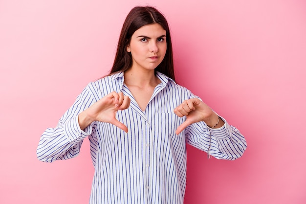 Joven, mujer caucásica, aislado