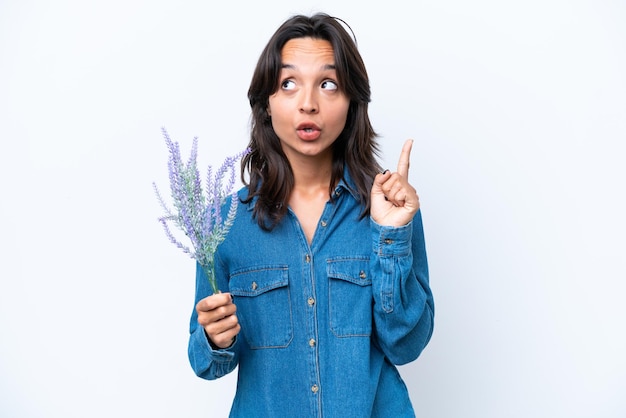 Joven mujer hispana de origen aislado