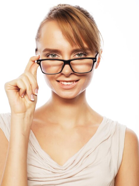 Foto joven mujer de negocios con gafas