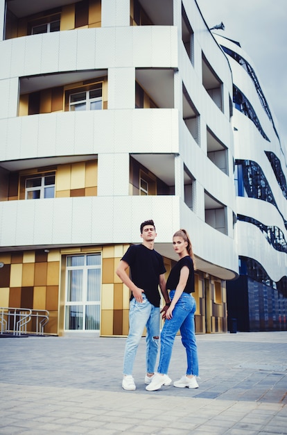 Foto joven pareja feliz