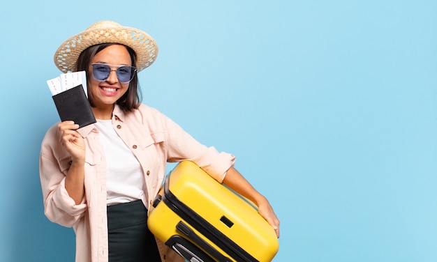 Joven premujer. concepto de viaje o vacaciones