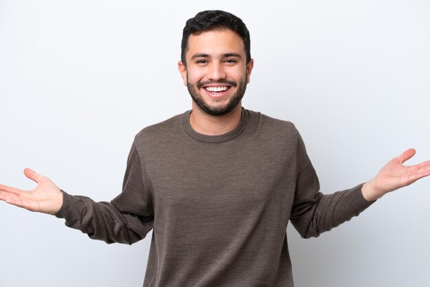 Joven sobre fondo aislado