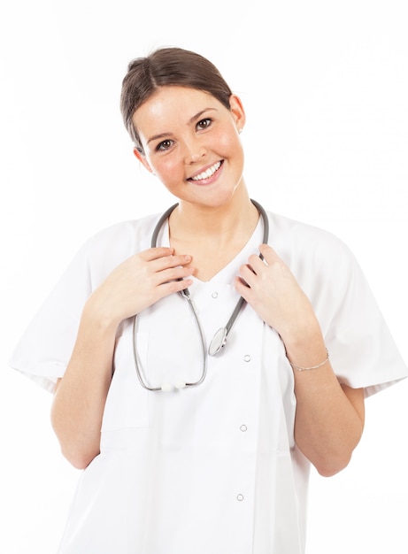 Joven sonriente mujer médico o enfermera