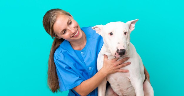 Joven veterinaria inglesa con perro