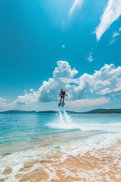 Un joven volando en una playa exótica en un día de verano