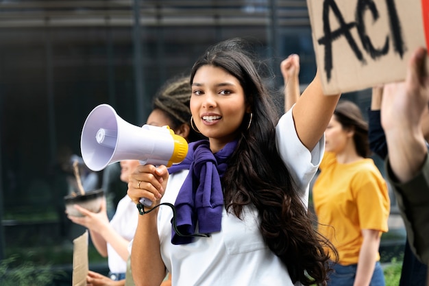 Jóvenes activistas tomando acción