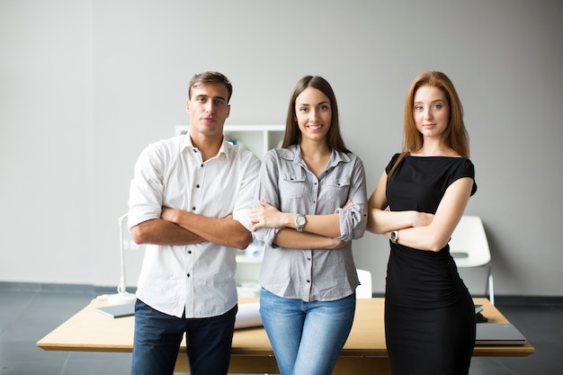 Jóvenes en la oficina