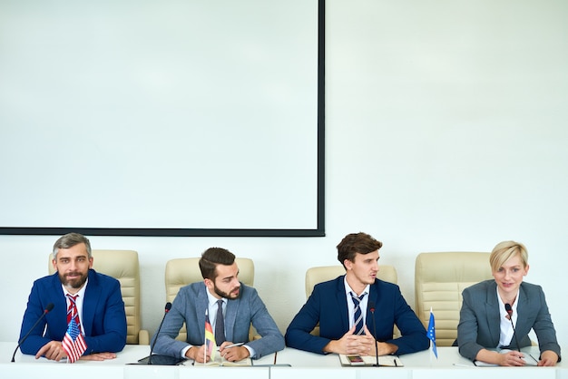 Jovens em debate político