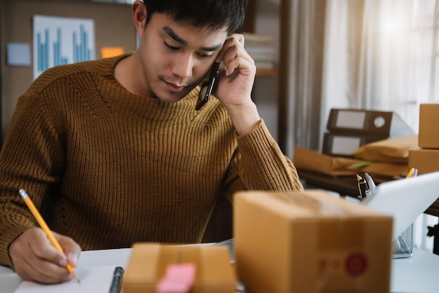 Jovens entraram em contato com um cliente pedindo um endereço de entrega