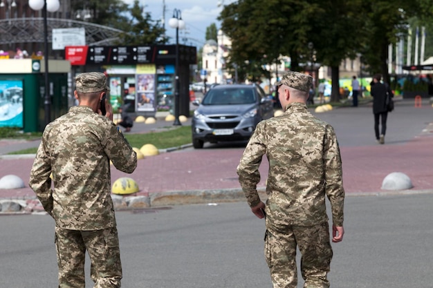 Jovens soldados ucranianos em Kiev