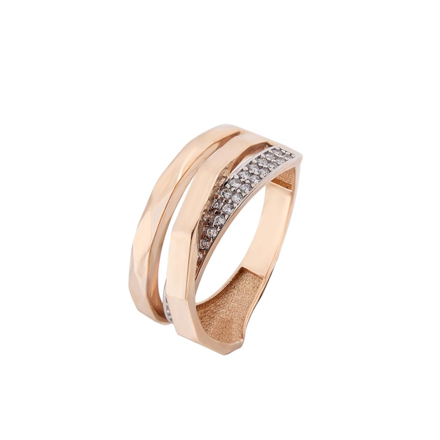 Joyas de oro anillo de bodas de diseño simple aislado sobre fondo blanco.