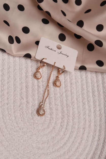 joyas de oro y diamantes de lujo