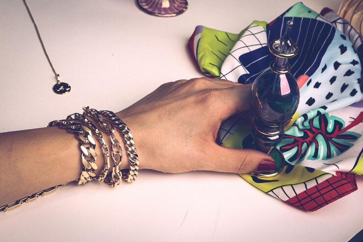 Foto joyas de oro y diamantes