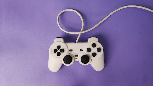 Joystick do gamepad no fundo roxo