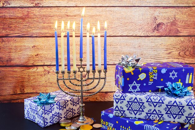 Jüdischer Feiertag Chanukka-Feier tallit Weinlese menorah